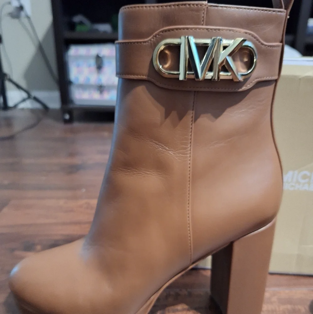 Michael Kors Parker Leather Platform Boot In Luggage Brown W/Empire Hardware - Picture 3 of 5